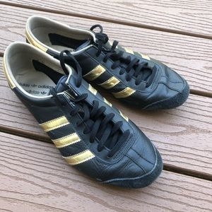 Adidas leather sneakers 8.5 or even 9 size